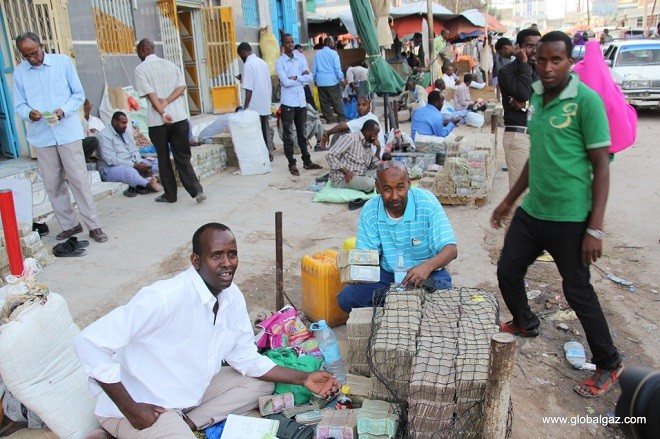 Nằm ở phía Bắc của lục địa châu Phi, Somaliland tự tuyên bố độc lập từ năm 1991 nhưng không có trên bản đồ thế giới. Những năm gần đây, Somaliland bị hạn hán kéo dài, đất đai khô cằn, vật nuôi chết, nông sản giảm khiến nền kinh tế của khu vực này, chủ yếu dựa vào nông nghiệp và khai khoáng, khủng hoảng trầm trọng. Tuy nghèo đói và kém phát triển, người dân Somaliland lại có rất nhiều tiền. Vì vậy, người dân " đất nước thừa tiền" muốn bán đi để đổi lấy ngoại tệ.